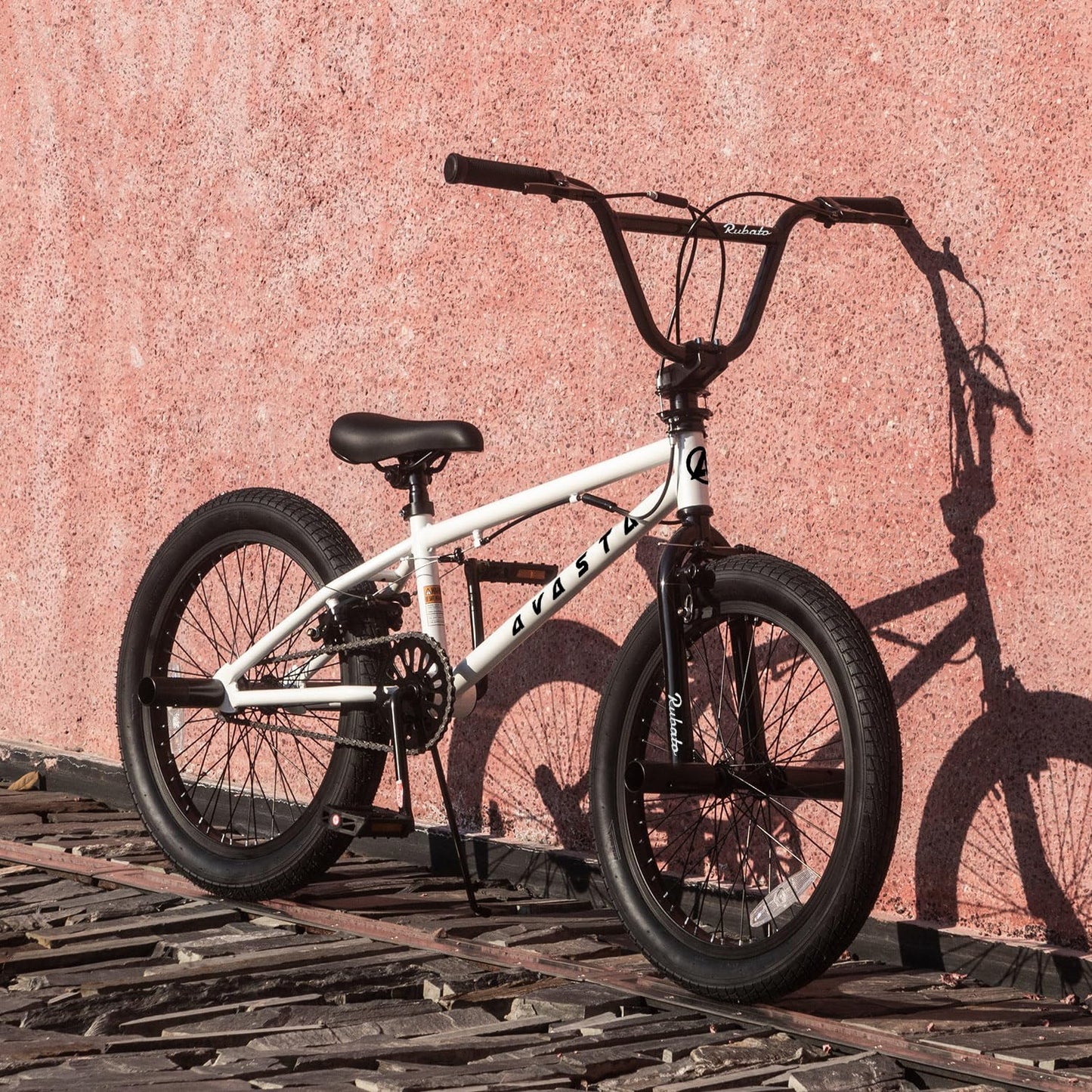 AVASTA 20-Tums Freestyle Ungdoms-BMX Cykel Barncykel För 6 7 8 9 10 11 12 13 14 År Gamla Pojkar Flickor Unga Vuxna Och Nybörjarnivåcyklare Med 4 Pinnar, 360-Graders Gyro, Vit